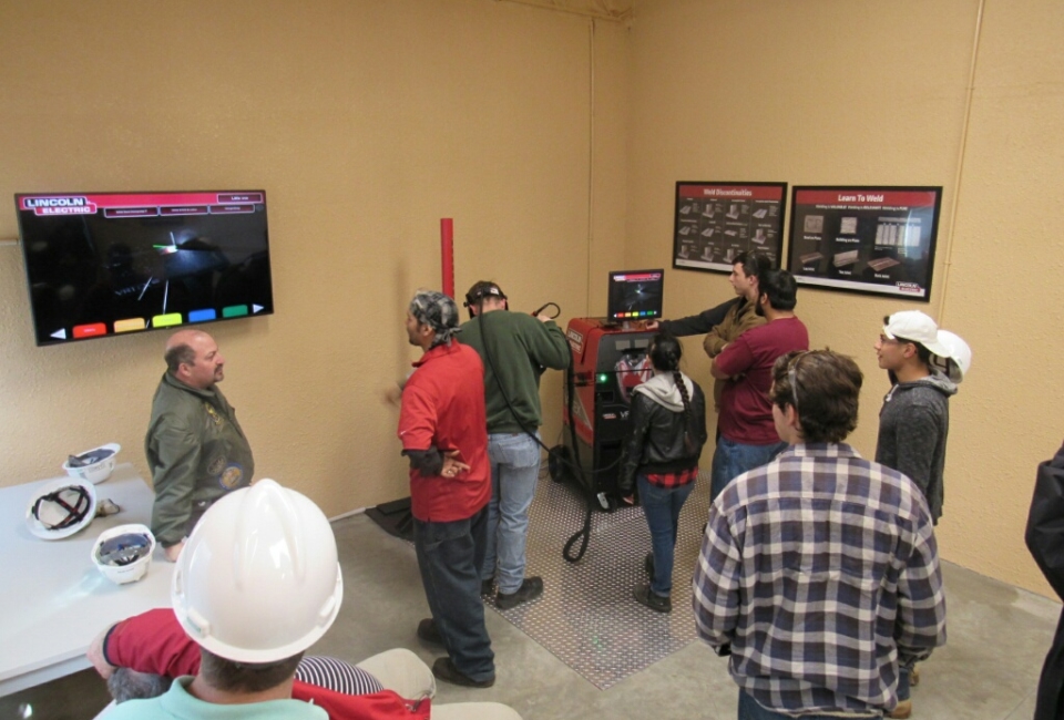 VA Bch Tech students using the LSY virtuial welding machine